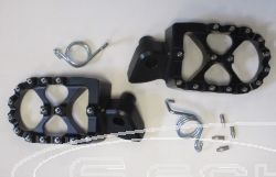 FOOT PEGS BETA, GAS GAS, HUSABERG, HUSQVARNA, KTM, KAWASAKI KX 125 03-, KXF 250 04, SUZUKI RM 125/250 04-, RMZ 250 04 SCHWARZ  KAWASAKI KX 125 03-, KXF 250 04, SUZUKI RM 125/250 04-, RMZ 250 04 BLACK